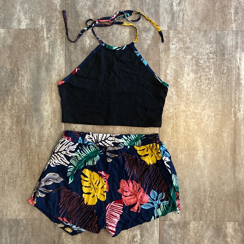 NWOT Shein Tropical Halter and Shorts Set Size Small / 4